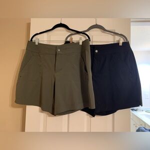 Set of 2 athletic shorts, size large